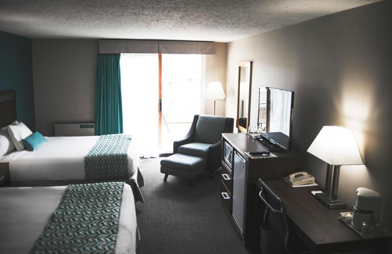 รามาดา บาย วินด์แฮม เควสเนล Hotel ภายนอก รูปภาพ