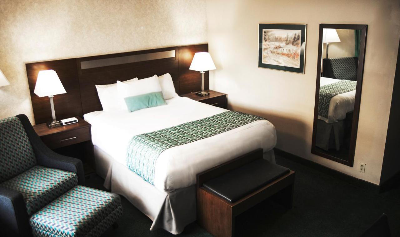 รามาดา บาย วินด์แฮม เควสเนล Hotel ภายนอก รูปภาพ