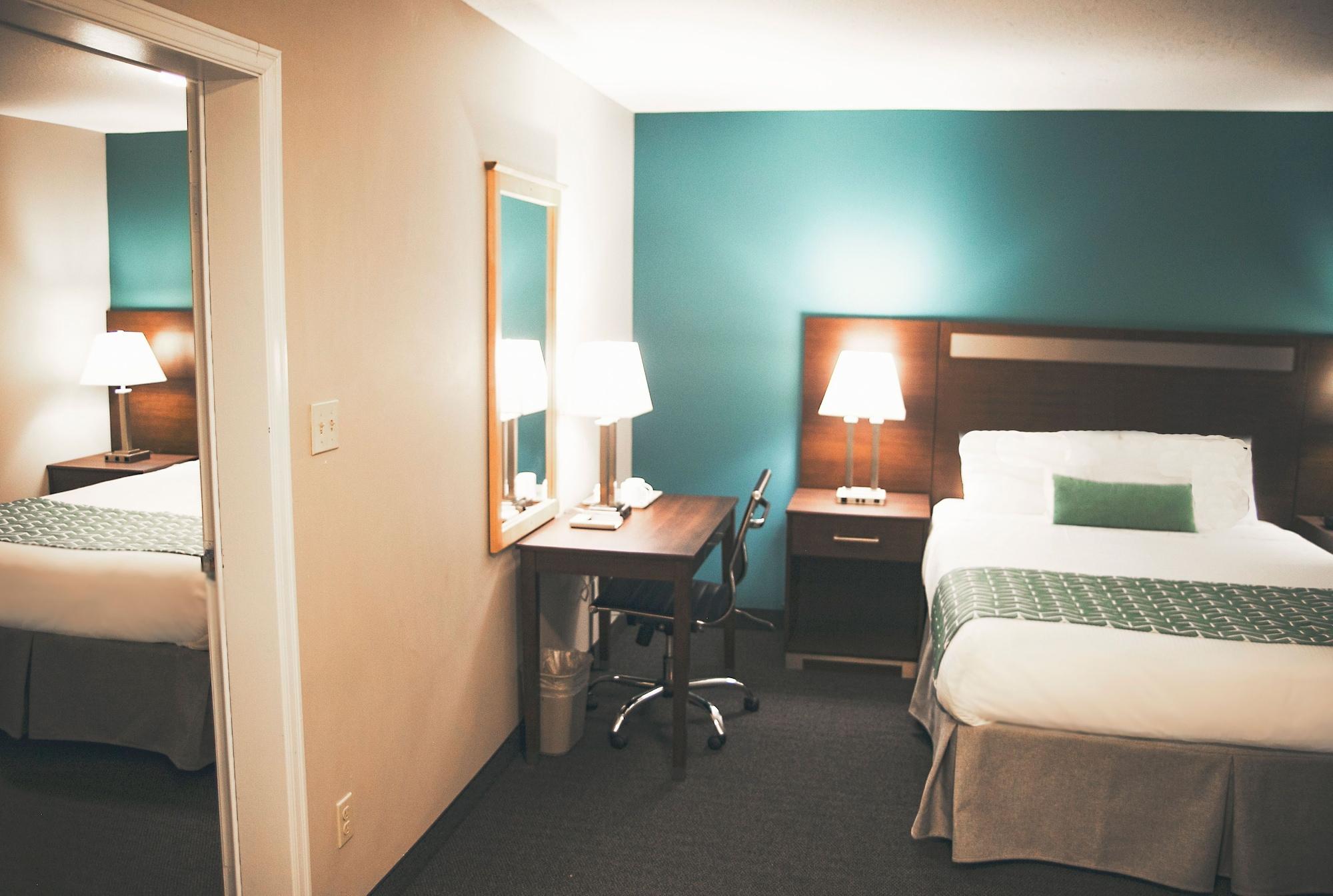 รามาดา บาย วินด์แฮม เควสเนล Hotel ภายนอก รูปภาพ