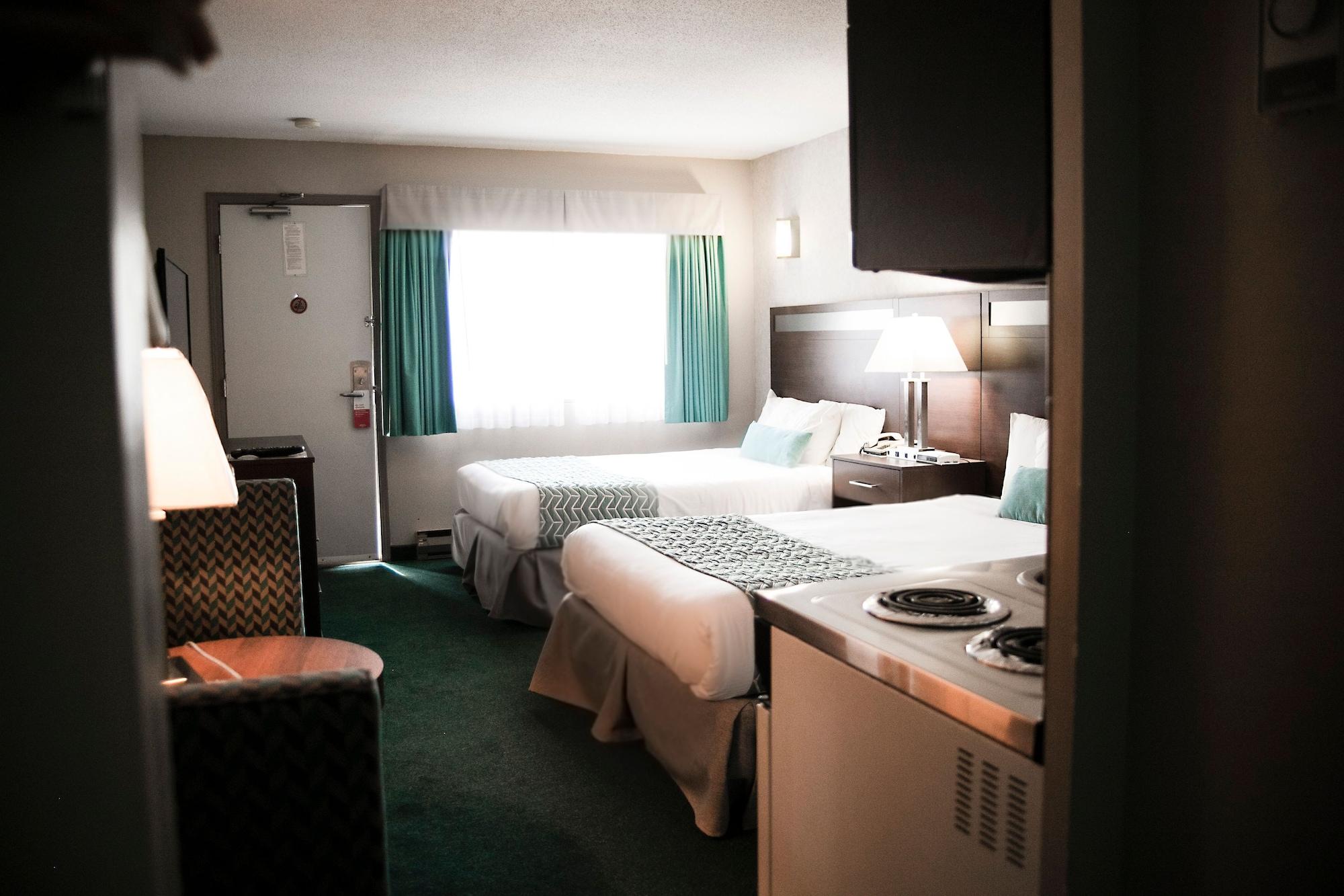 รามาดา บาย วินด์แฮม เควสเนล Hotel ภายนอก รูปภาพ